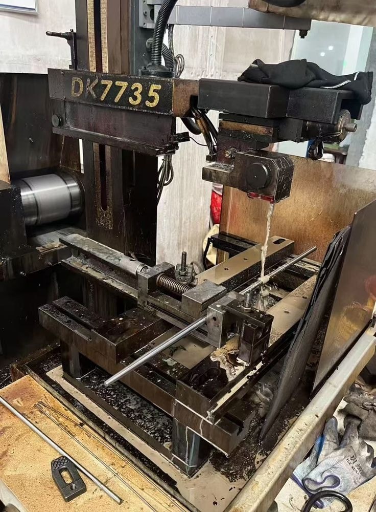 Electroerosión por hilo｜Corte de contornos complejos de alta precisión